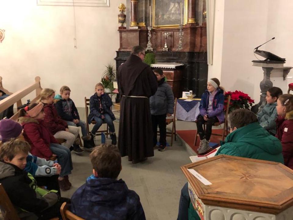 Gottesdienst und Versöhnung feiern im Kreis der Erstkommunikanten