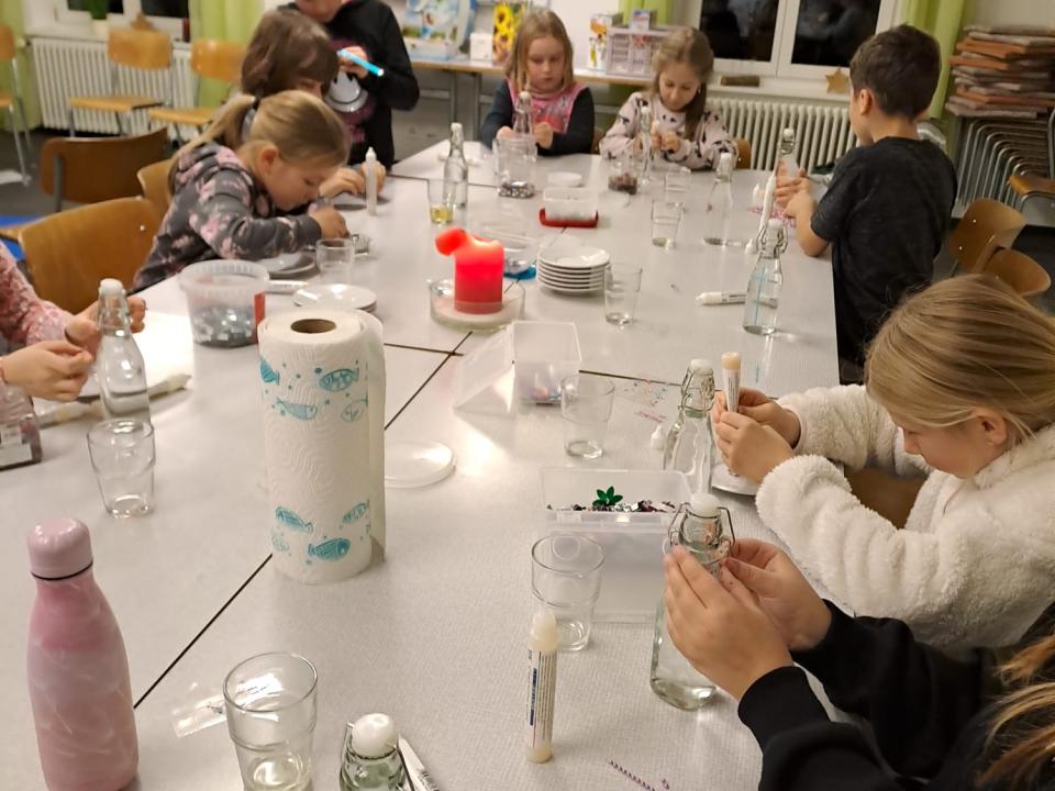 Dekoration der Taufflaschen