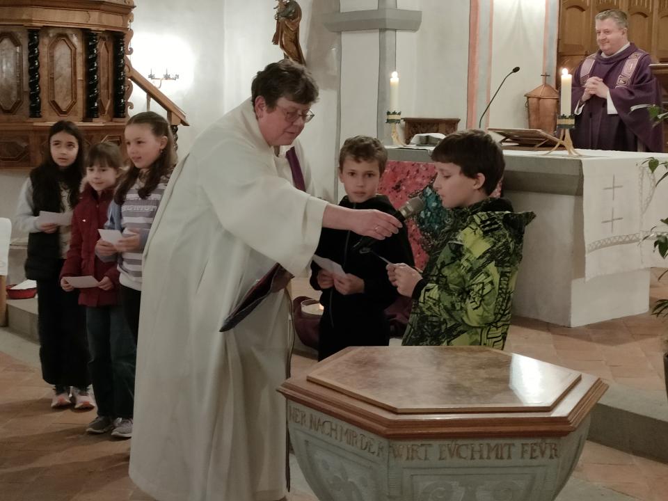 die eigenen Fürbitten werden im Gottesdienst vorgetragen