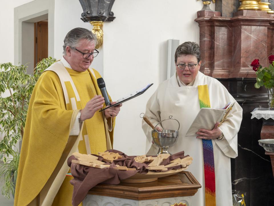 Segnung der Holzkreuze