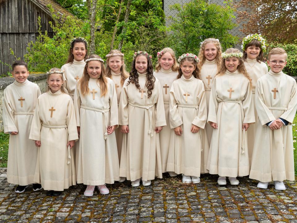 Eine frohe Schar Erstkommunionkinder von Homburg und Pfyn