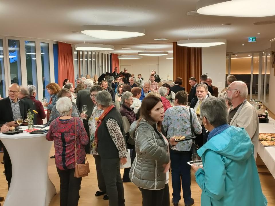 Kennenlernen und Austausch am Apéro