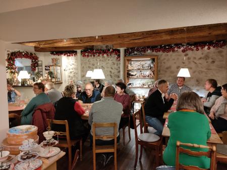 Geselliges Beisammensein im Bistro