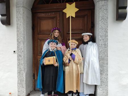 Königinnen und Könige zogen umher