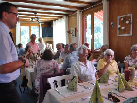 Es wird ein feines Mittagessen genossen