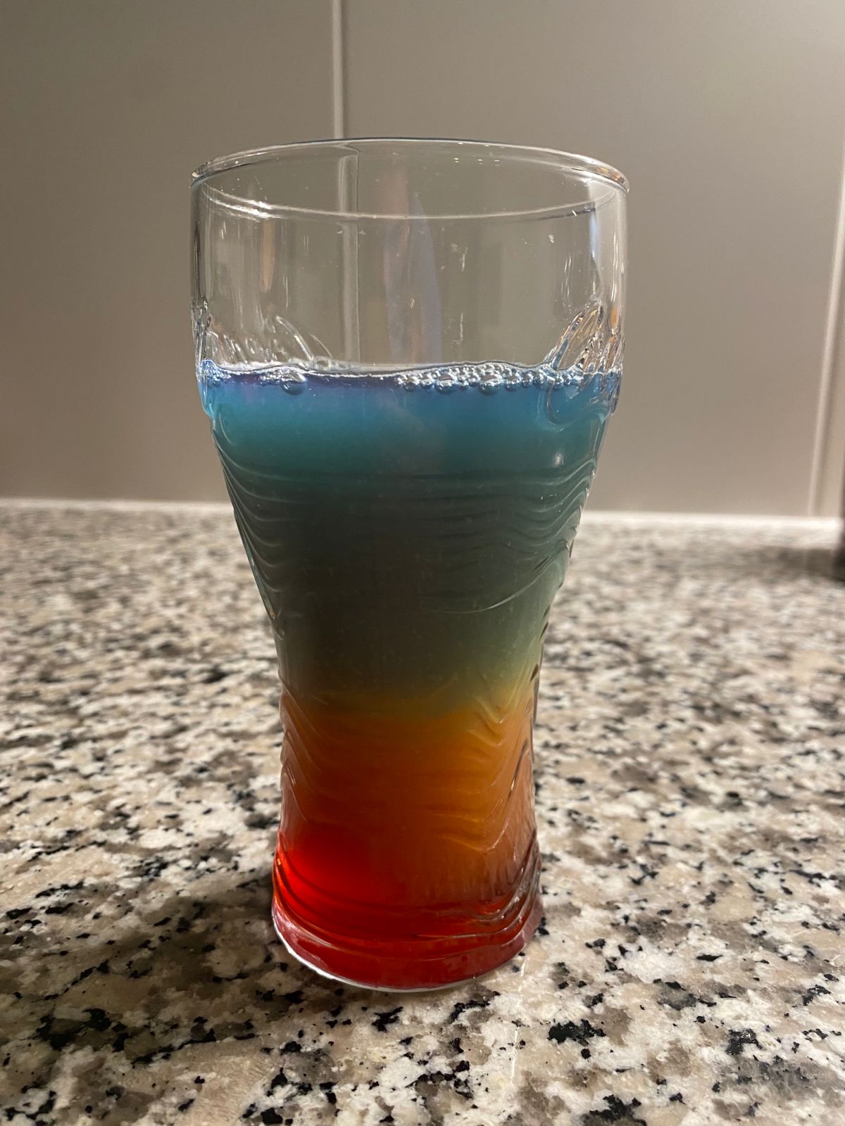 farbenfrohe, alkoholfreie Cocktails für die Minis